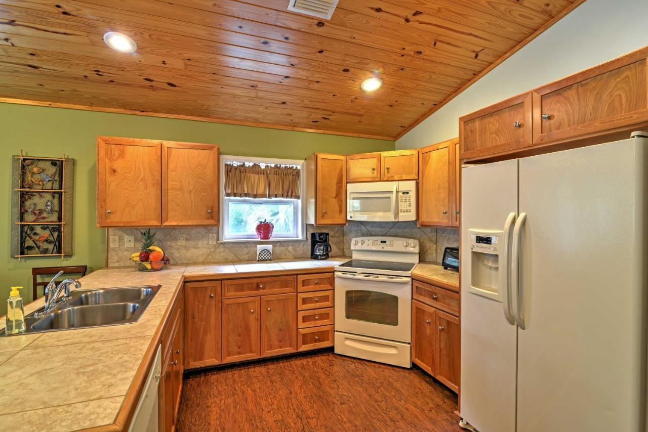Crystal River Cottage On 1 Acre With Deck And Porch! Yankeetown Экстерьер фото